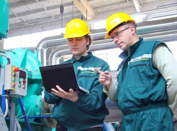 Picture of two workers consulting a screen to determine if process is in control. Picture of two workers consulting a screen to determine if process is in control.